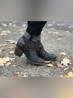 BED|STU Rea Leather O-Ring Ankle Booties Brown Distressed Size 7.5 EUC